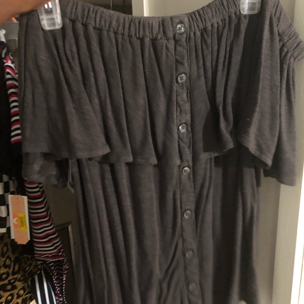 AMERICAN EAGLE off the shoulder gray shirt